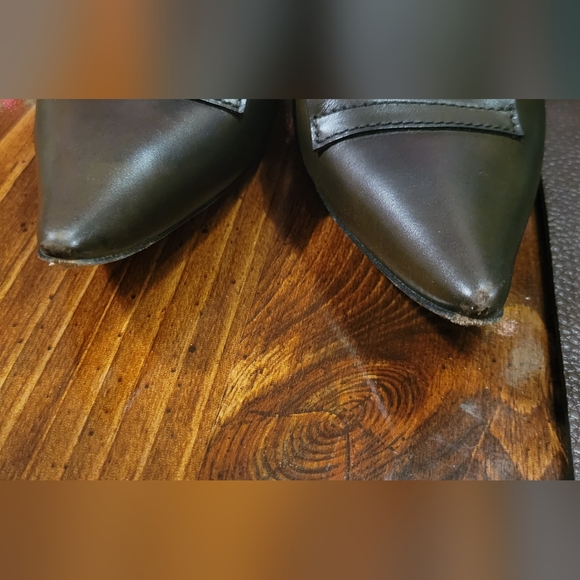 MARC JACOBS Olive Green LEATHER LOW KITTEN HEELS PUMPS - Picture 3 of 8